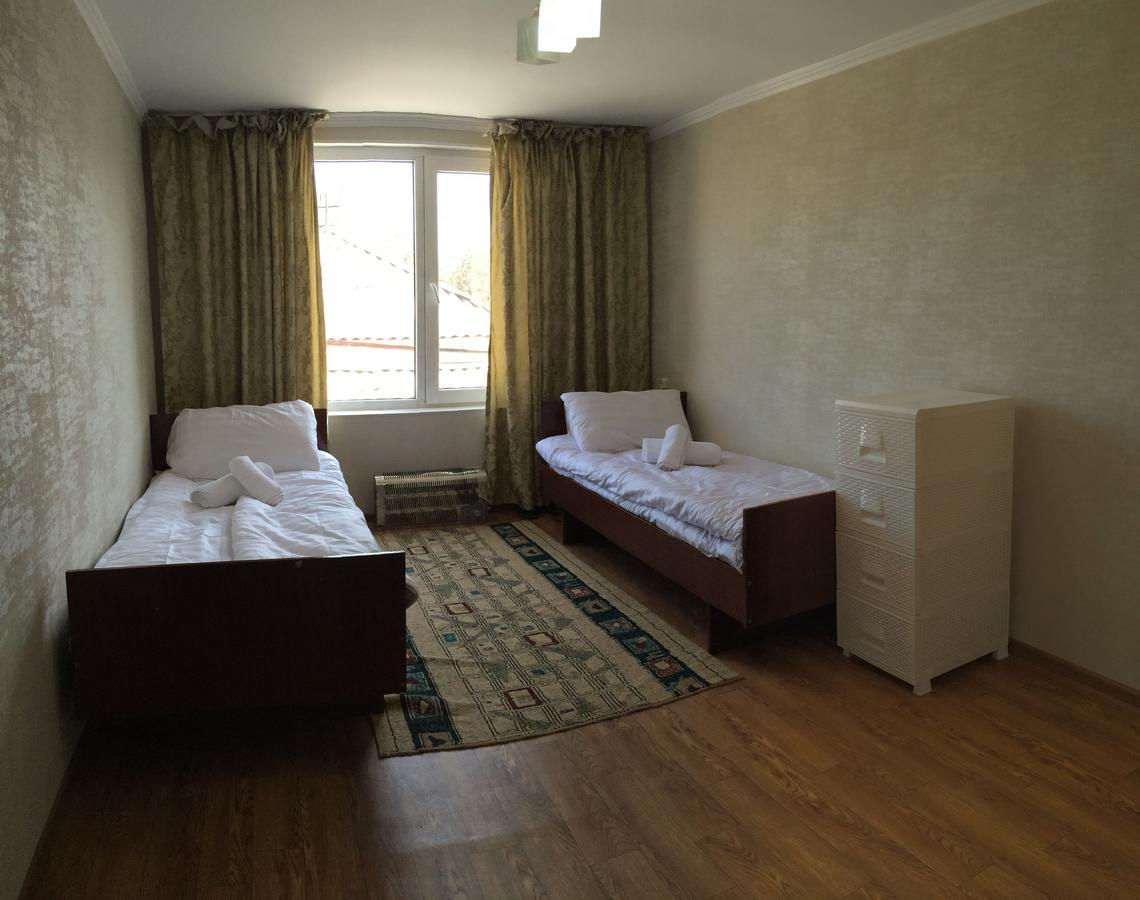 Holiday Hostel House Бишкек Экстерьер фото