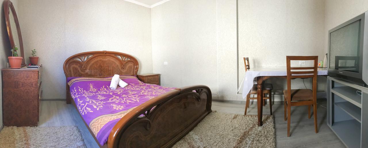 Holiday Hostel House Бишкек Экстерьер фото