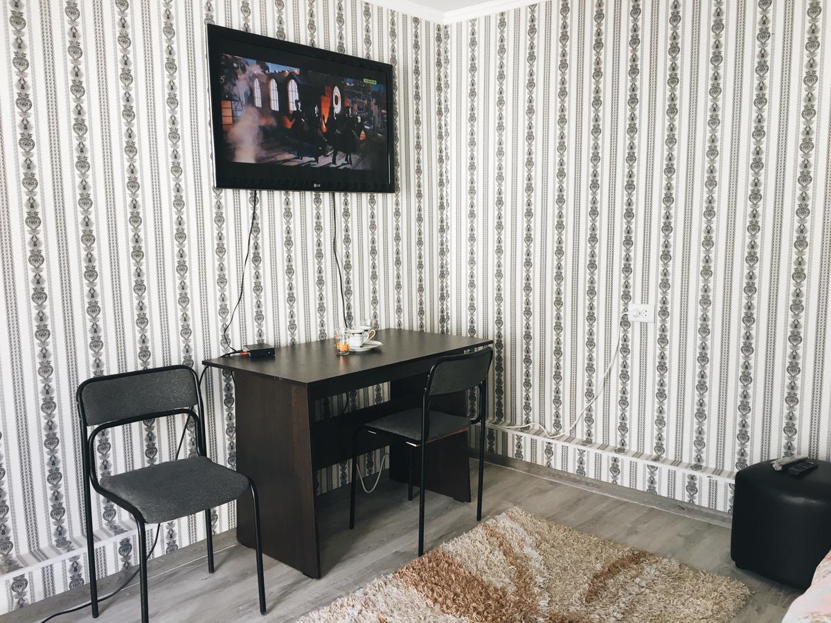 Holiday Hostel House Бишкек Экстерьер фото