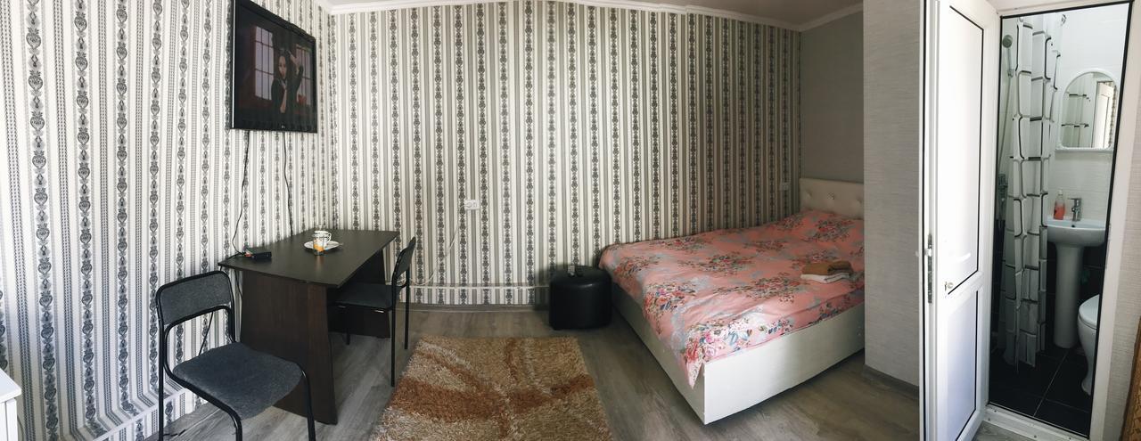Holiday Hostel House Бишкек Экстерьер фото