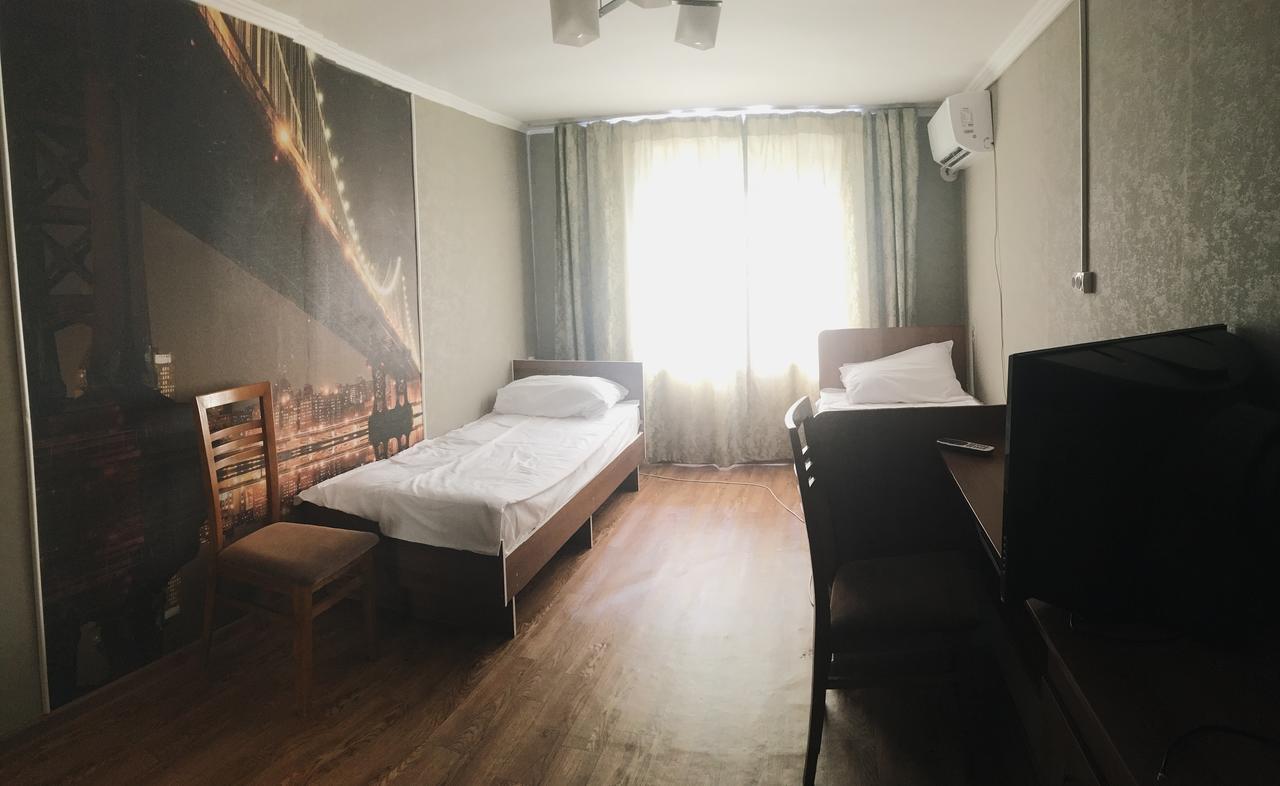 Holiday Hostel House Бишкек Экстерьер фото