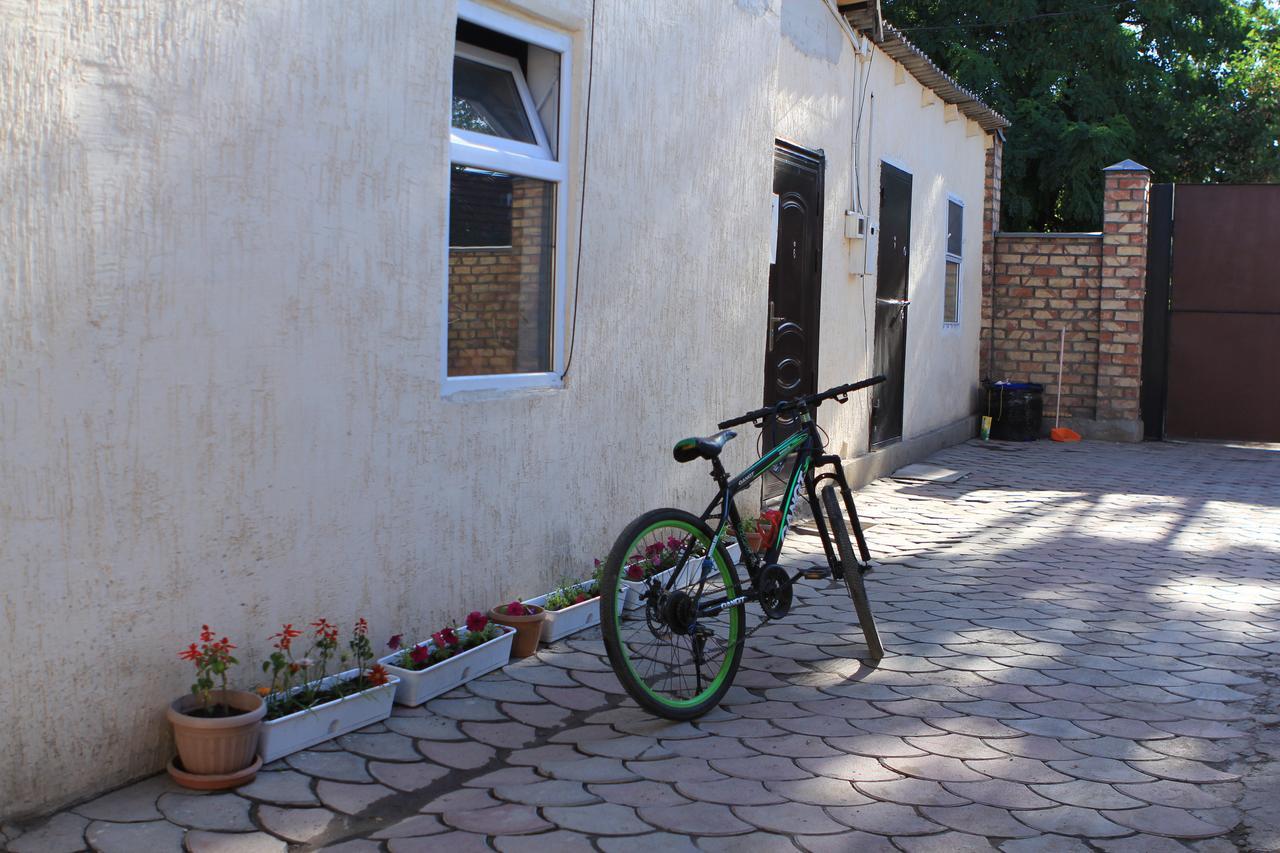 Holiday Hostel House Бишкек Экстерьер фото