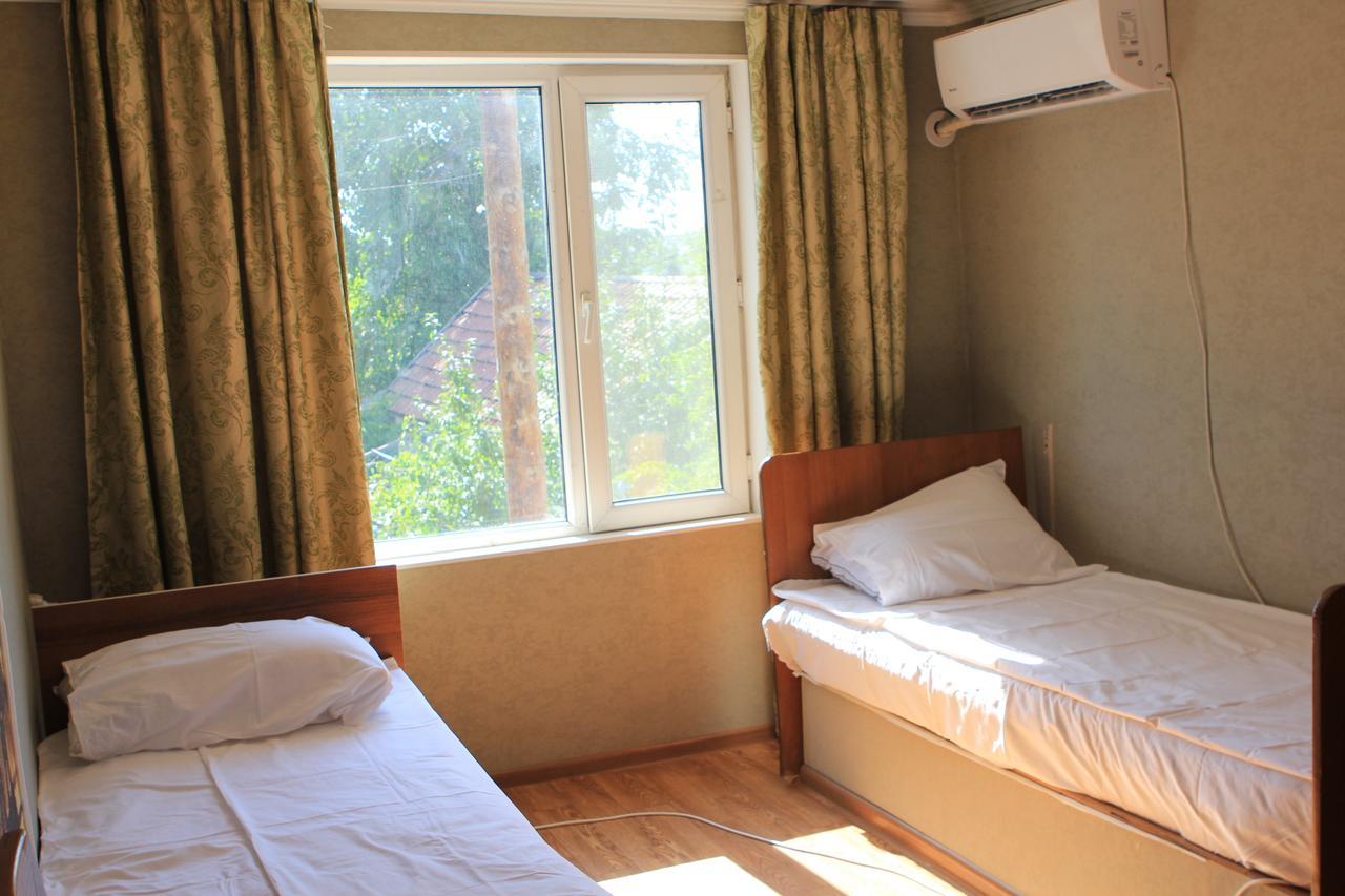 Holiday Hostel House Бишкек Экстерьер фото