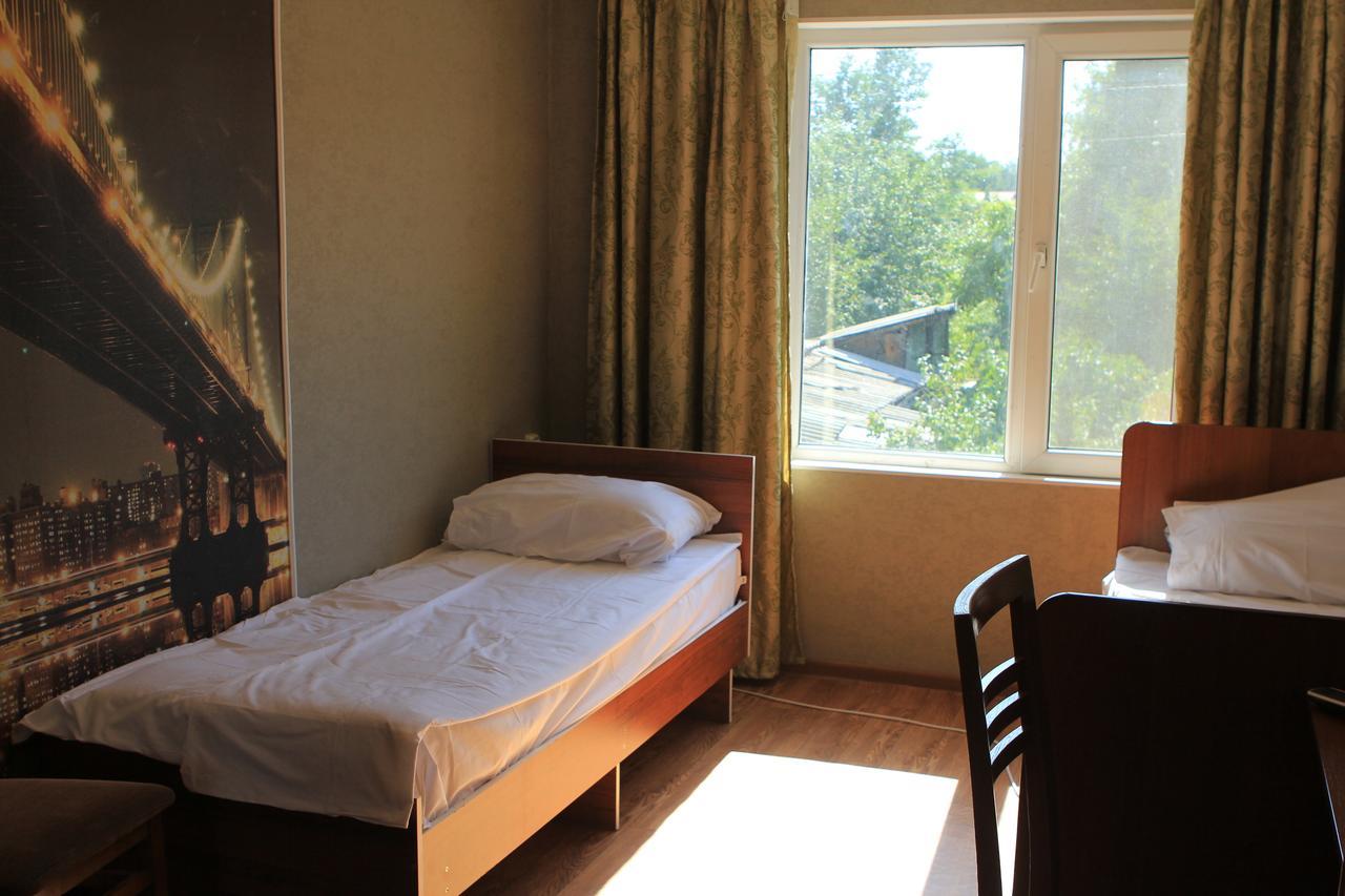 Holiday Hostel House Бишкек Экстерьер фото
