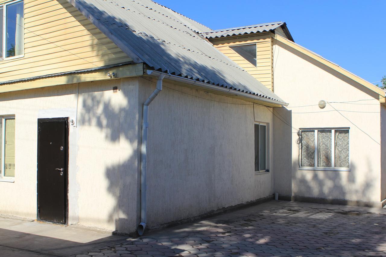 Holiday Hostel House Бишкек Экстерьер фото