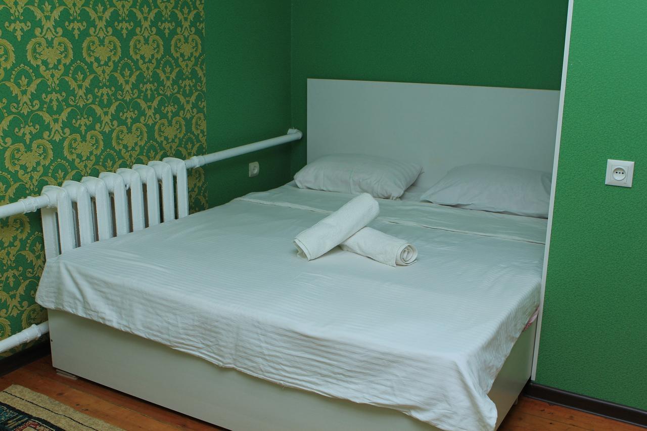 Holiday Hostel House Бишкек Экстерьер фото