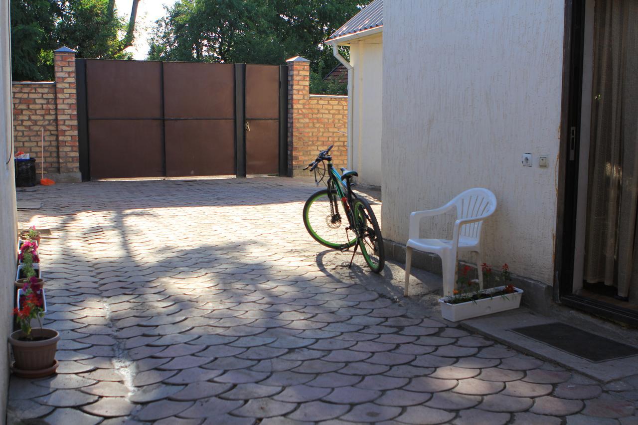 Holiday Hostel House Бишкек Экстерьер фото